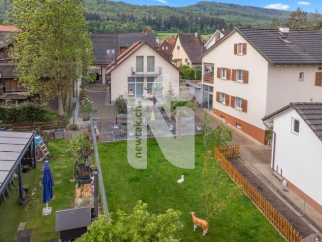 Grosszügiges, modernes Einfamilienhaus mit gepflegtem Garten in ruhiger Lage