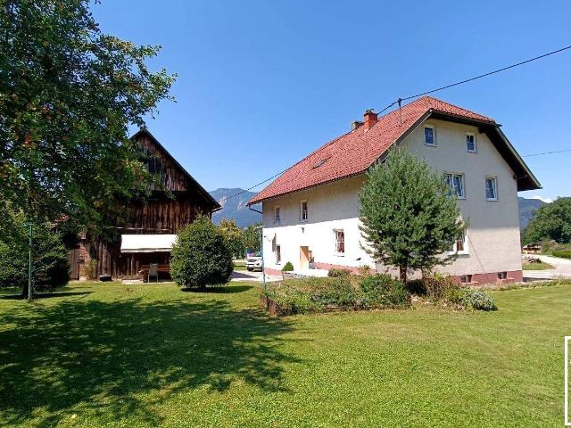 Großzügiges Mehrfamilienhaus mit Ausbaupotenzial nahe Villach, Italien und Slowenien