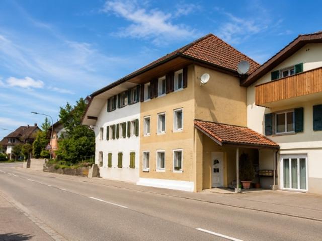 Grosszügiges Mehrgenerationenhaus mit drei Wohneinheiten