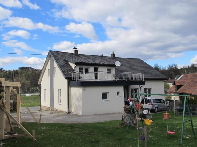 GROSSZÜGIGES, SCHÖNES EIN ZWEIFAMILIENHAUS