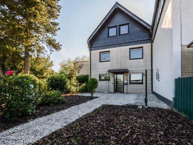 Großzügiges Reihenhaus in Leverkusen Rheindorf * 5 Zi * ca. 151,38 m² Wfl. * ca. 84,64 m² Nutzfl. * Einzelgarage * Da.