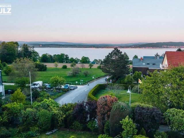 großzügiges Reihenmittelhaus mit unverbaubarem Blick auf den Bodensee