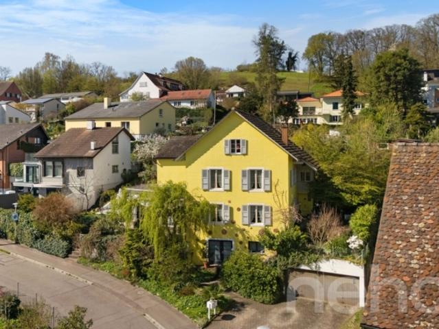 Grosszügiges & renoviertes Zweifamilienhaus an zentrumsnaher Lage