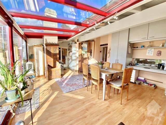 Großzügiges, ruhiges Penthouse, Parkplatz, 105 m² große Terrasse und Ausblick