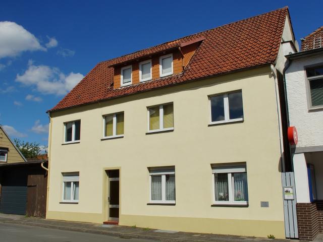 Großzügiges Wohnhaus im Stadtkern von Burgdorf * mit Nebengebäude, Unterständen & Garage