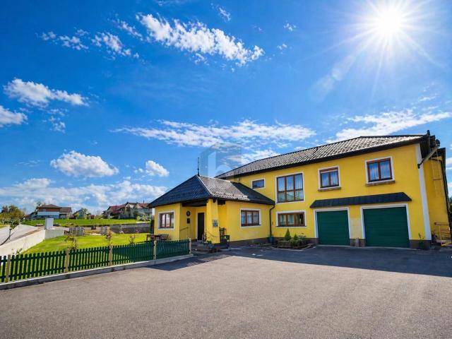 GROßZÜGIGES WOHNHAUS MIT BÜROFLÄCHE, 11 ZIMMERN, GARTEN & 2 GARAGEN