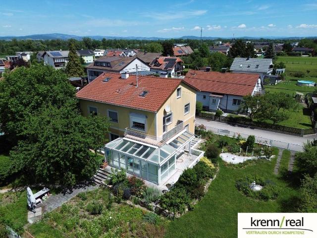 Großzügiges Wohnhaus mit Garten und Blick ins Grüne