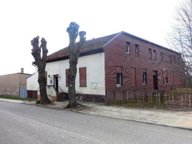Großzügiges Wohnhaus mit Gewerbeeinheit und weitläufigen Grundstück