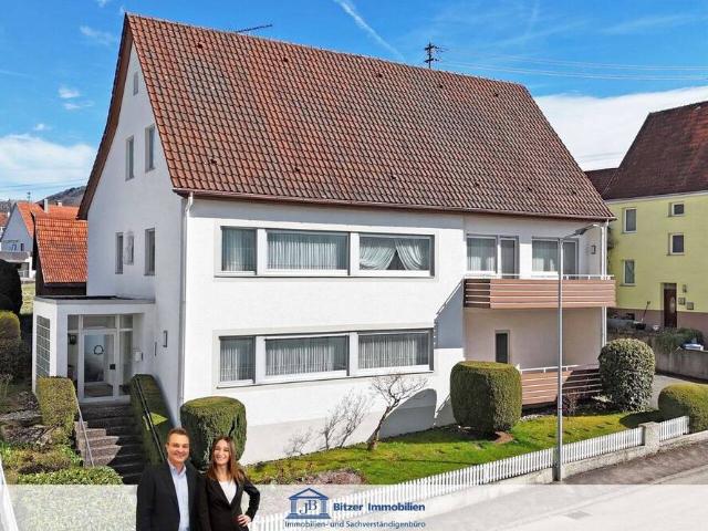 Großzügiges Wohnhaus mit 3 Balkonen, Loggia und Terrasse