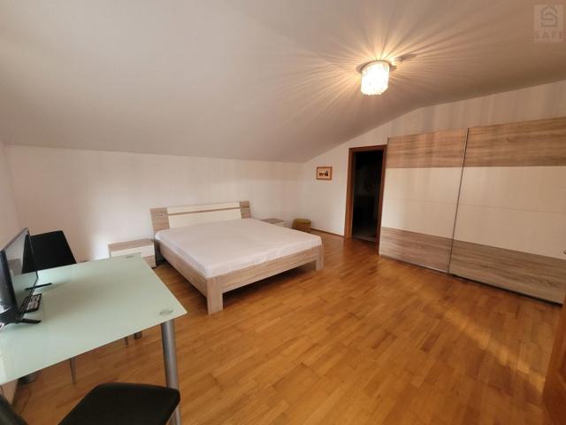 Großzügiges Wohnhaus mit 3 Zimmern zur Vermietung und riesigem Garten mit Pool!