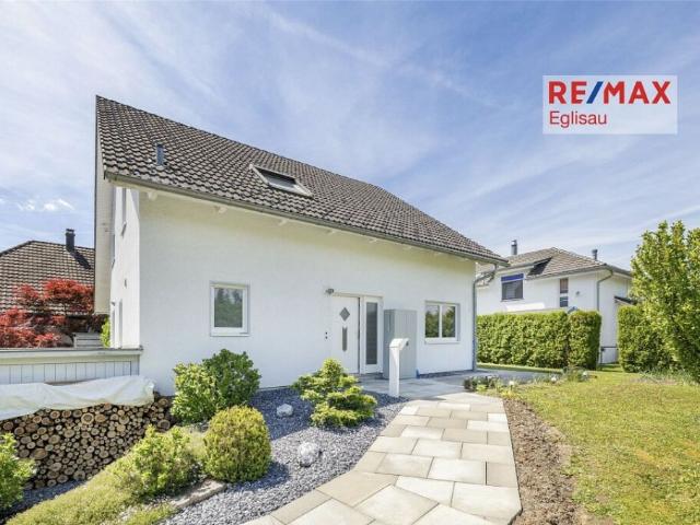 Grosszügiges Traumhaus mit Cheminée, grossem Garten & viel Platz für die ganze Familie