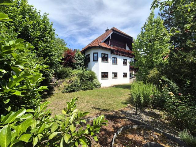 Großzügiges und top gepflegtes 1 2 Familienhaus in ruhiger, idylischer Ortsrandlage