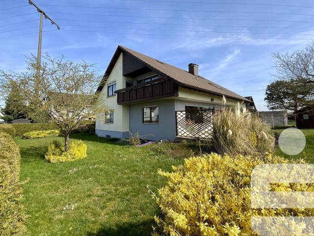 Großzügiges Zweifamilienhaus