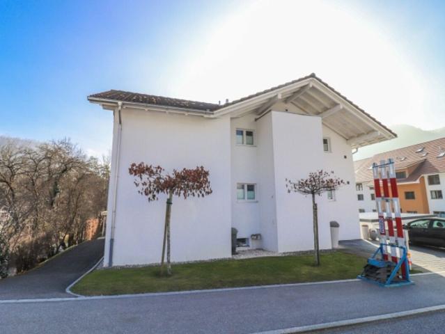 Grosszügiges, modern ausgebautes Zweifamilienhaus, eine 3.5 Zi Wohnung und eine 5.5 Zi Wohnung