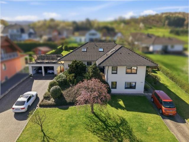 Großzügiges Zweifamilienhaus in ruhiger Lage von Oberemmel