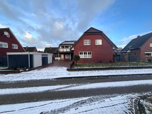 Großzügiges Zweifamilienhaus in ruhiger Wohnlage von Neuenhaus