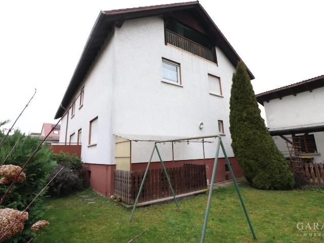Großzügiges Zweifamilienhaus in Seenähe