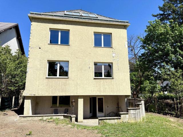 Großzügiges Zweifamilienhaus mit Ausbaupotential auf 4 Ebenen in Wien Atzgersdorf