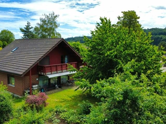 Grosszügigies Einfamilienhaus mit grossem Garten und Weitblick