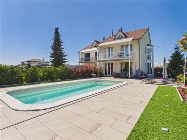 Grosszuegiges 6 Zimmer Einfamilienhaus mit Pool, Wünnewil