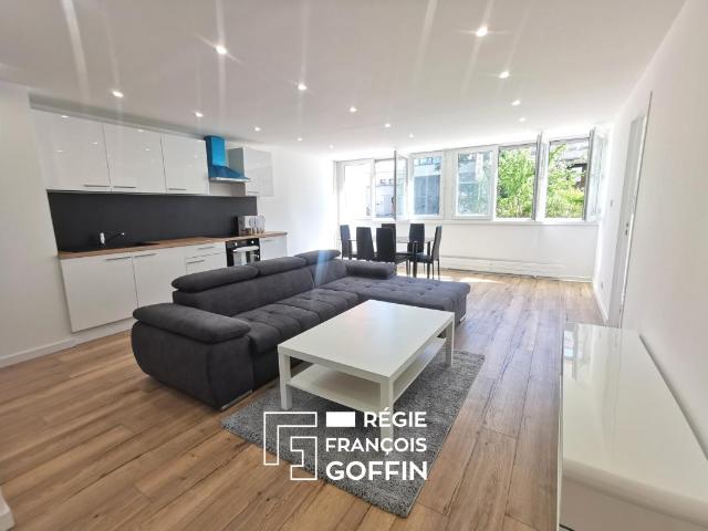 GRATTE CIEL 4 CHAMBRES ENTIEREMENT RENOVE