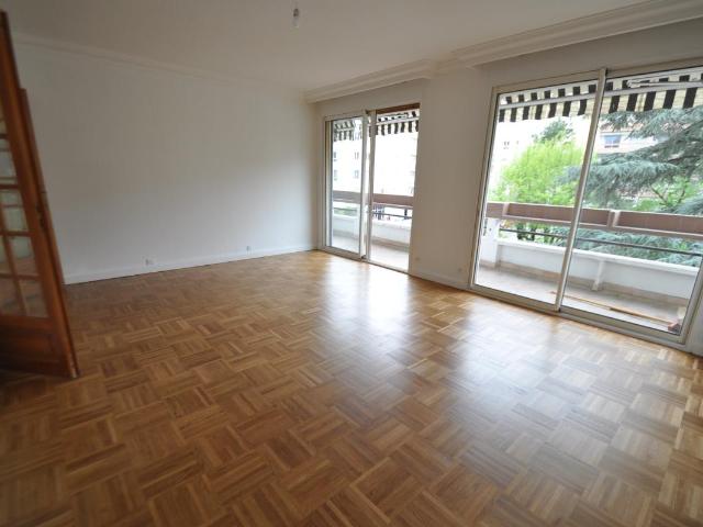 GRATTE CIEL / MONTALAND T3 DE 77 M² AVEC PARKING ET BALCON