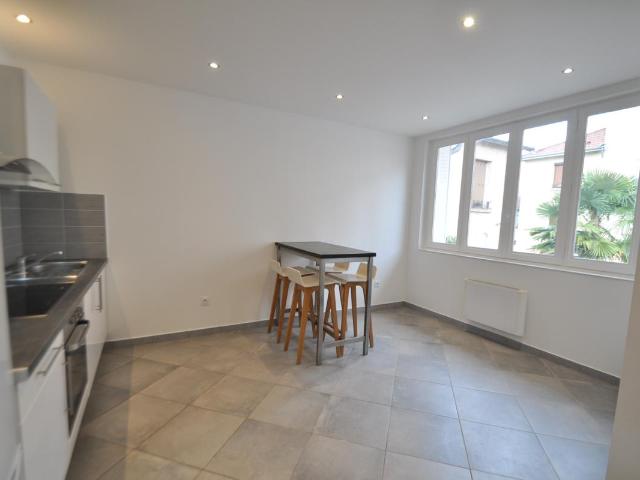 GRATTE CIEL / RUE DES BIENVENUS T3 DUPLEX MEUBLE 65 m²
