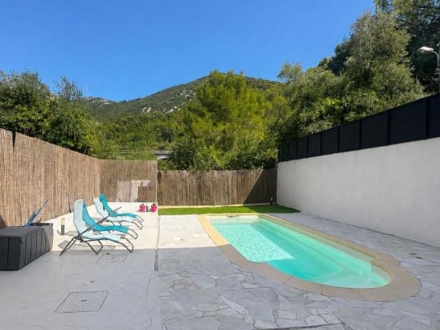 Grave de Peille, maison individuelle, terrain arboré, piscine, calme, nombreux stationnement