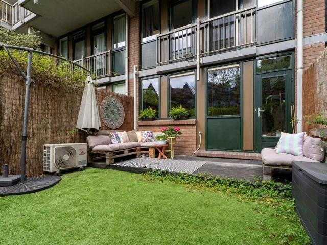 Gravin Adélastraat 10, Hofjeswoning in Rotterdam Verra Makelaars