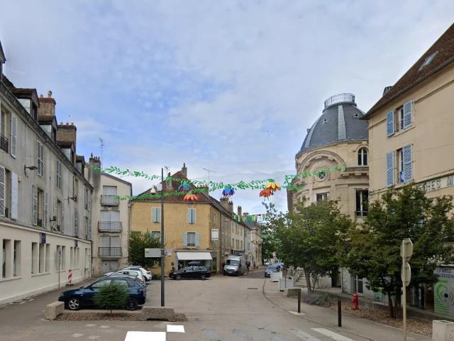 GRAY centre ville: immeuble en monopropriété de 8 lots