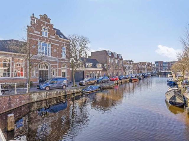Grachtenpand, hoekwoning te huur in Haarlem