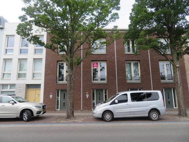 Grachtenpand, tussenwoning te huur in Den Helder