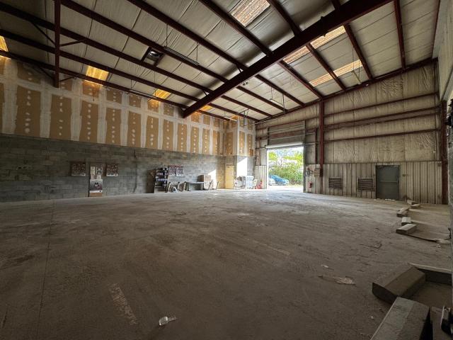 Gradignan Local d'activité / Entrepôt Rue de la Source 540 m2