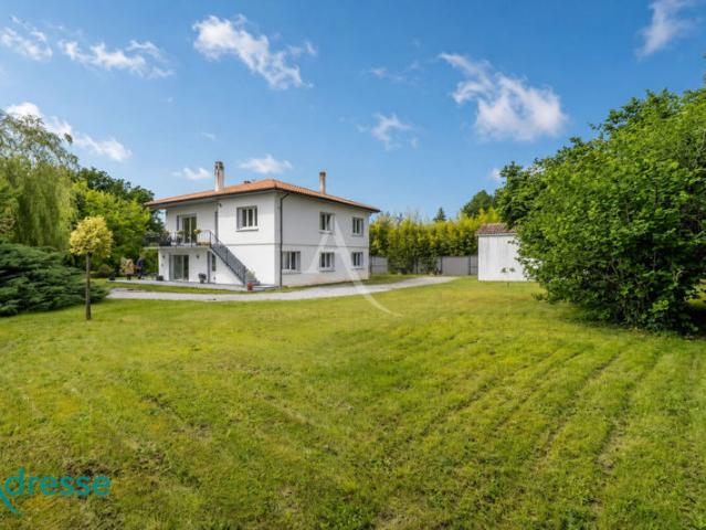 GRADIGNAN Secteur recherché Maison aux beaux volumes sur parcelle de plus de 2 000 m²²