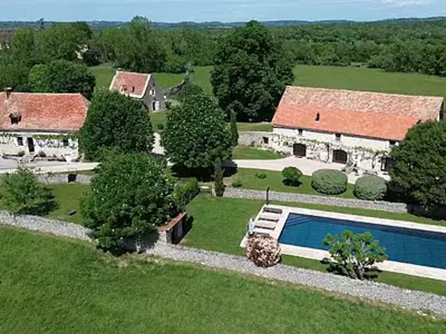 Gramat 46500 Achat / Vente maison 22 pièces t22 au dernier étage piscine