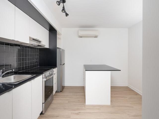 Gramercy Residences 2 Bedroom Apartment for Rent at 1950 Rue Sherbrooke O, Montréal, QC H3H 1E7