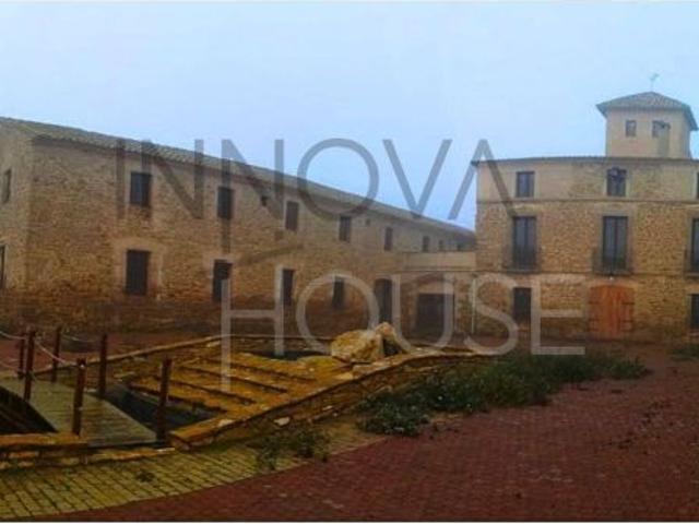 Gran masía con gran potencial para proyecto turístico en Suchs