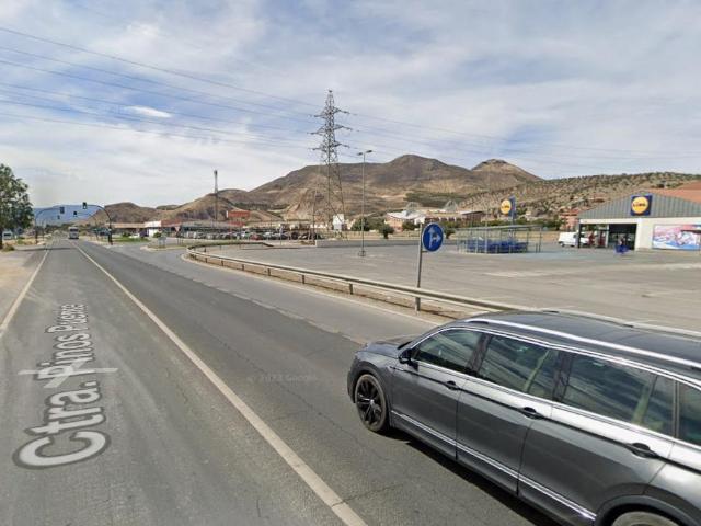 GRAN NAVE FRENTE AL LIDL DE LA CARRETERA DE CÓRDOBA
