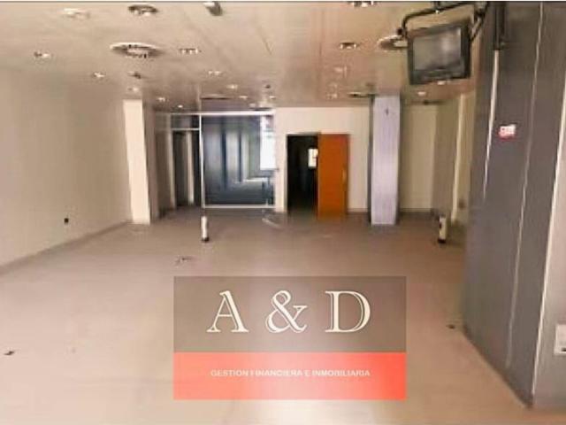 Gran Oportunidad! Amplio Local Comercial en el Corazón de Vélez Málaga