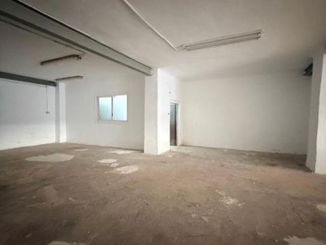 ¡Gran Oportunidad! Amplio Local de 120m2 aprox con Patio en Carrús