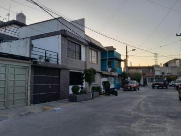 ¡GRAN OPORTUNIDAD! CASA AMPLIA IDEAL PARA FAMILIAS GRANDES O INVERSIÓN EN ECATEPEC