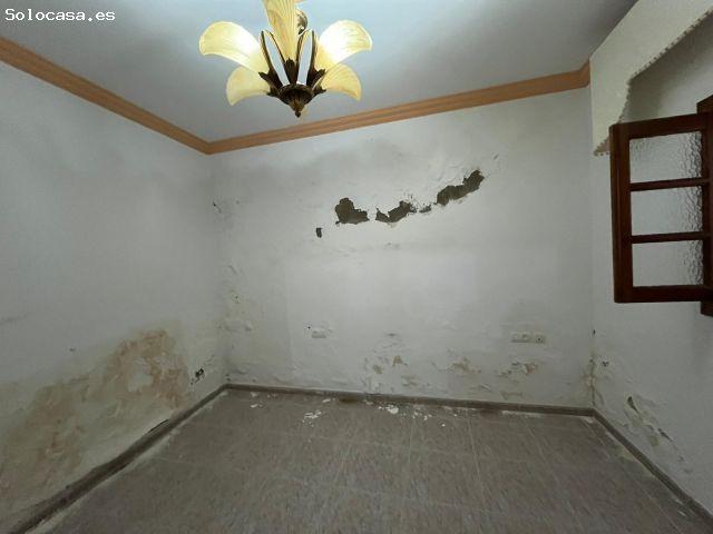 Gran Oportunidad: Casa de 296 m2 con patio, cochera y salida a dos calles
