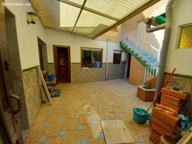 ¡Gran Oportunidad! Casa en Alicante con Patio, Terraza y Garaje a Precio Increíble