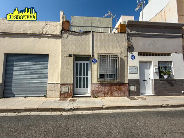 ¡GRAN OPORTUNIDAD! CASA EN VENTA EN LOS MOLINOS, JUNTO A CALLE MANUEL AZAÑA