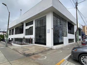 GRAN OPORTUNIDAD COMERCIAL EN ESQUINA, IDEAL PARA MULTIPLES USOS
