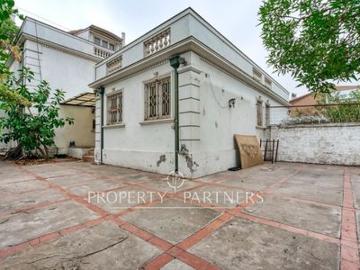 Gran oportunidad de negocio comercial! Dos casas con gran terreno