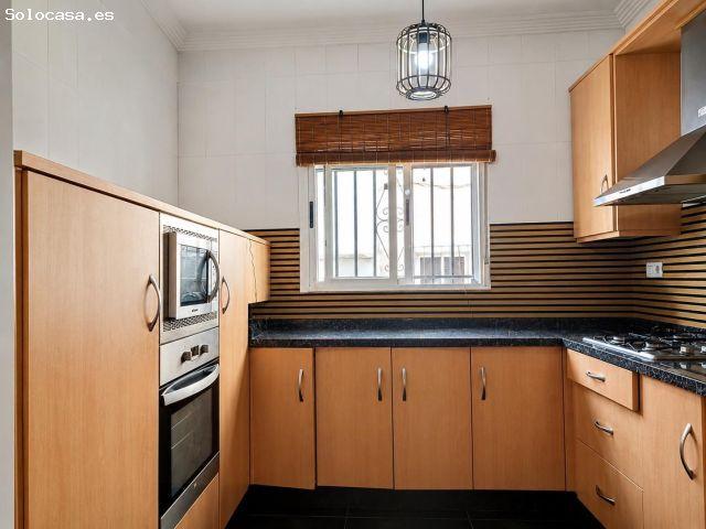 Gran oportunidad de compra: amplia casa con terraza de casi 90 m2, garaje cerrado y vistas espectacu