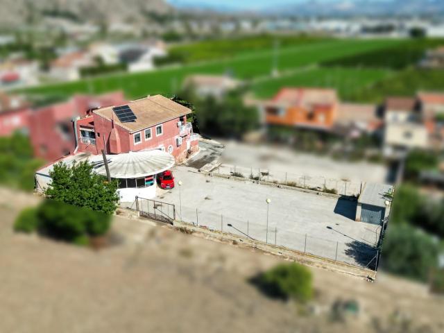 ¡GRAN OPORTUNIDAD DE INVERSIÓN! Casa con negocio hostelero
