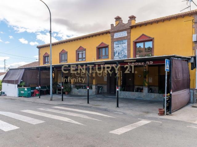 Restaurante emblemático junto a El Torcal con apartamento independiente reformado