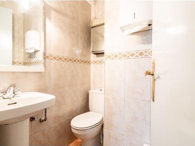 ¡Gran Oportunidad de Inversión en Bellas Vistas! Oficina Diáfana de 233 m2 con Alto Potencial Reside